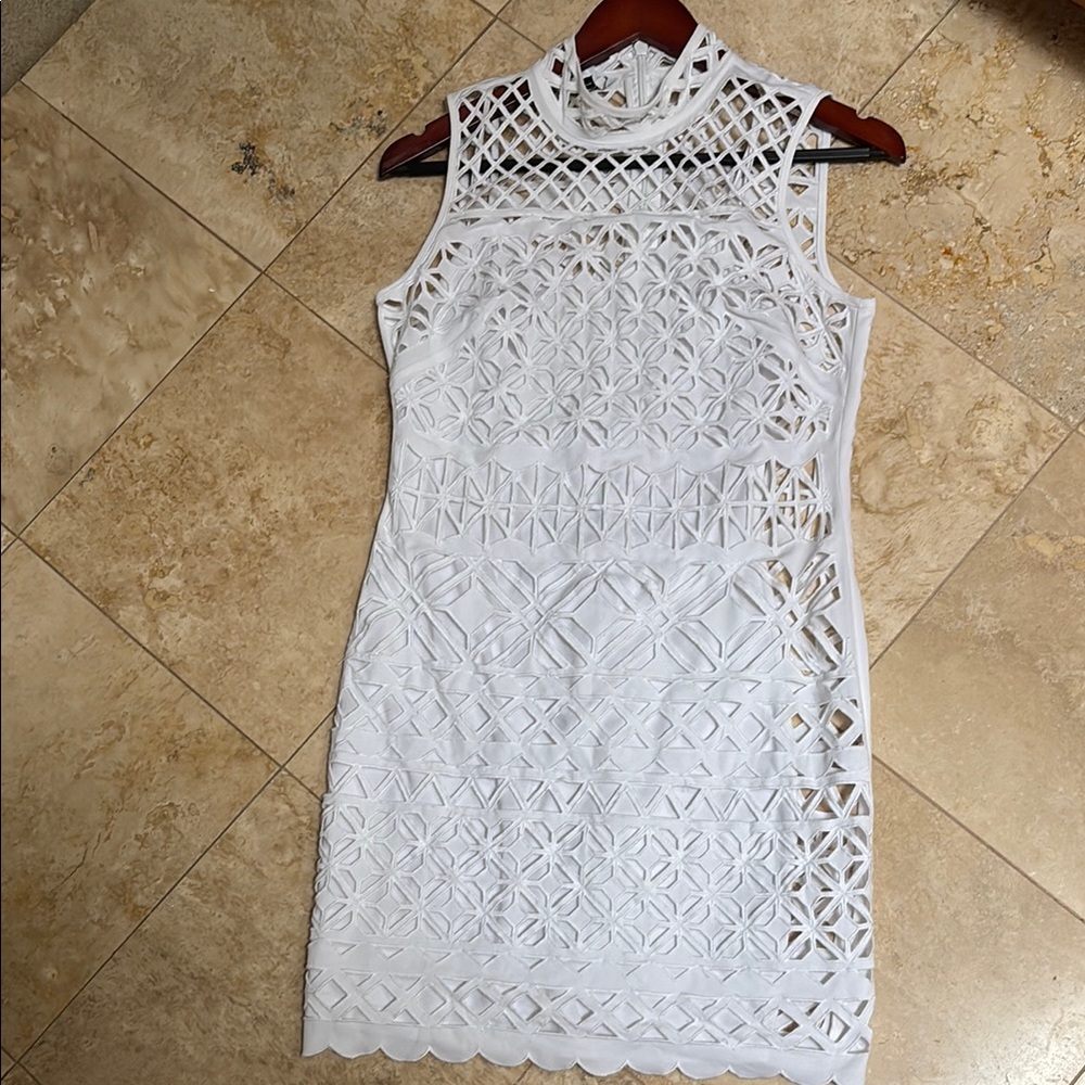 Elegant White Lace Dress. Size 4 Laser Cut.